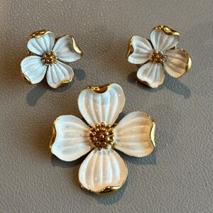 Vintage Trifari Dogwood Brooch Clip On Earring Set